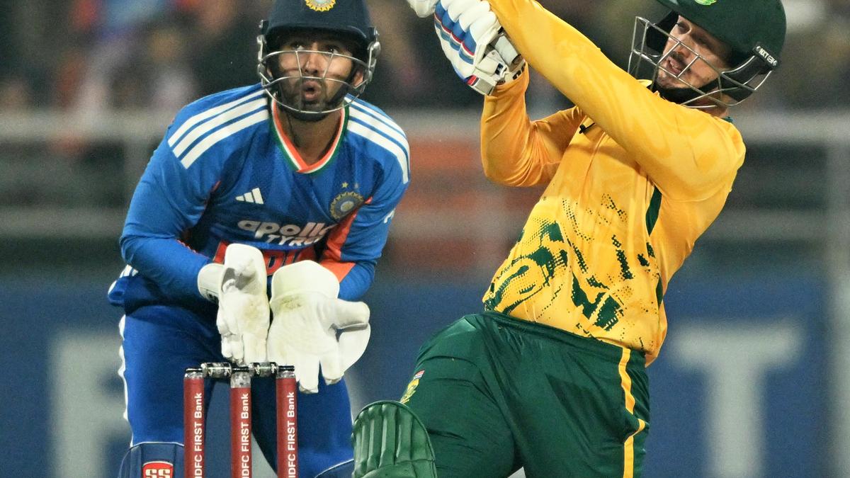 India vs South Africa Live Score, 2nd T20I: De Kock falls for 90 as Varun keeps IND fighting