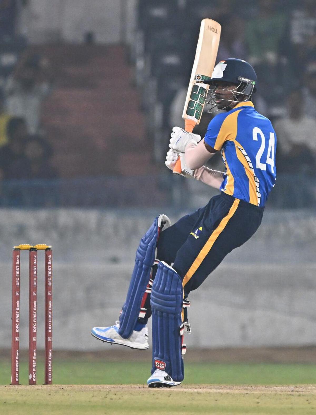 Os três seis fora-de-jogo de Porel enfraqueceram as esperanças de vitória de Baroda.