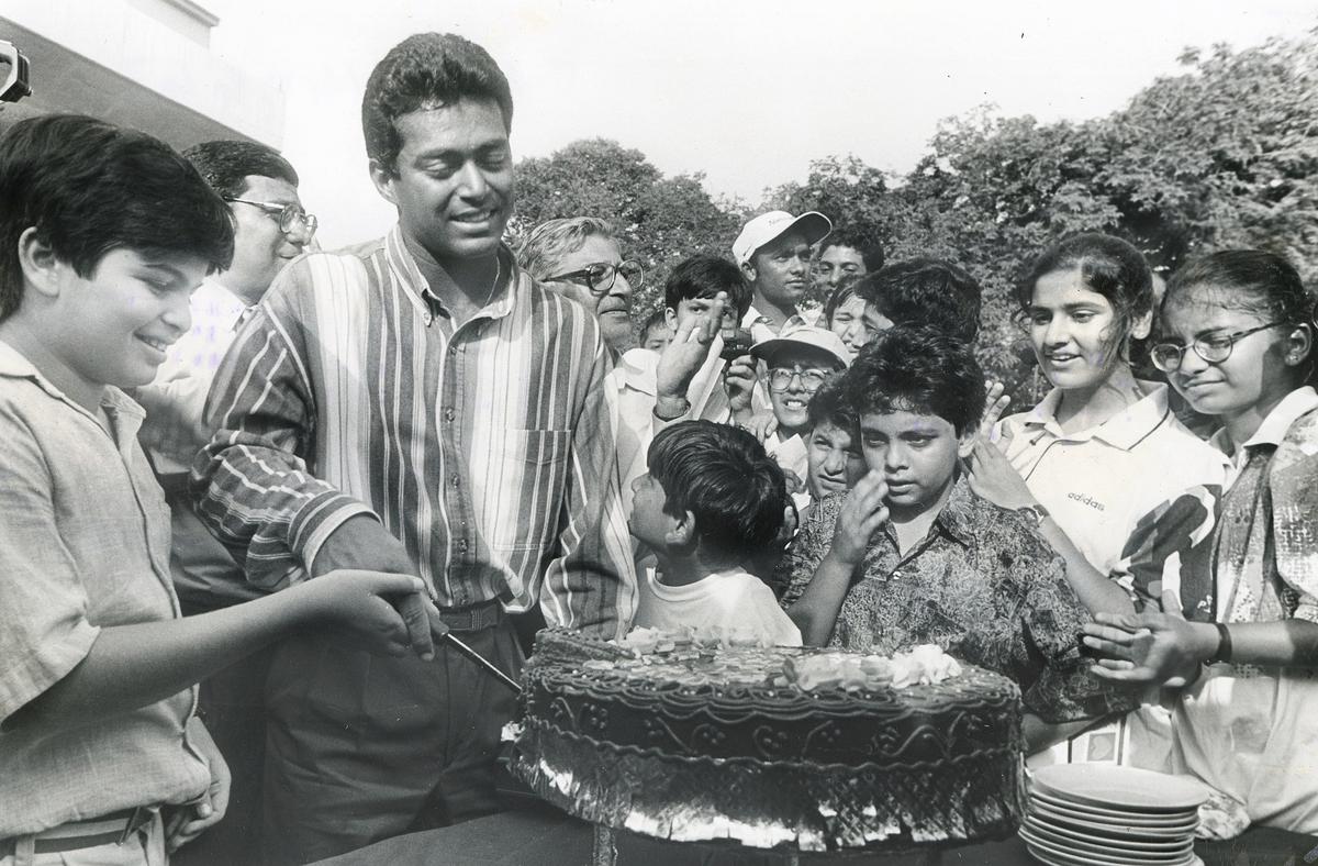 Leander Paes, India’s only medal winner in Atlanta Olympic Games cutting a cake at DLTA Stadium in New Delhi on August 08, 1996. DLTA felicitated Leander Paes at a function.