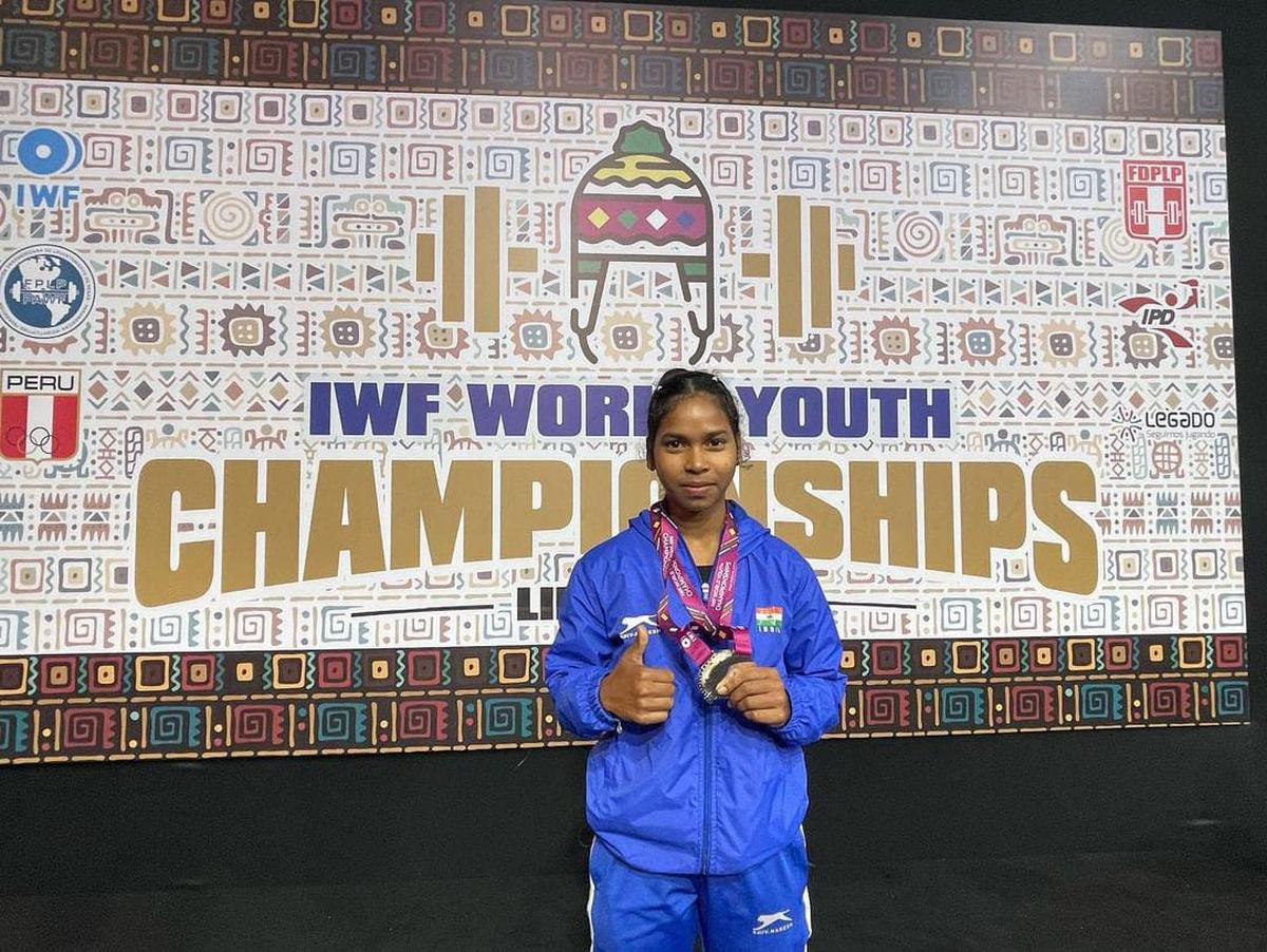 Jyoshna Sabar poses with her silver medal from the Women’s 40kg Clean & Jerk at the 2024 IWF World Youth Championships.