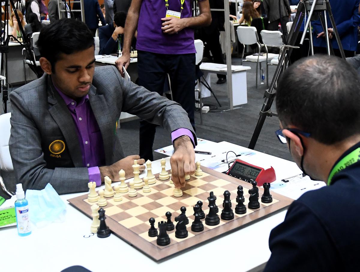 Praggnanandhaa CHECKMATES Erigaisi, Blitz Game