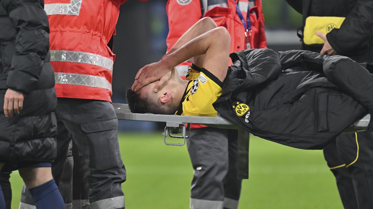 Schlotterbeck tears ligament during Dortmund vs Barcelona, sidelined for rest of the year