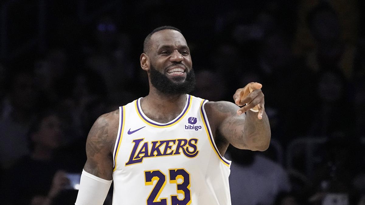 LeBron James reaches 40,000 points to extend his record as the NBA’s ...