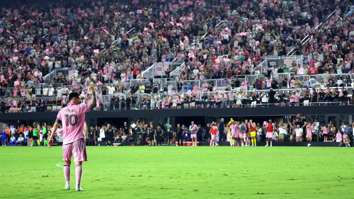 Messi scores stoppage-time winner in Inter Miami debut