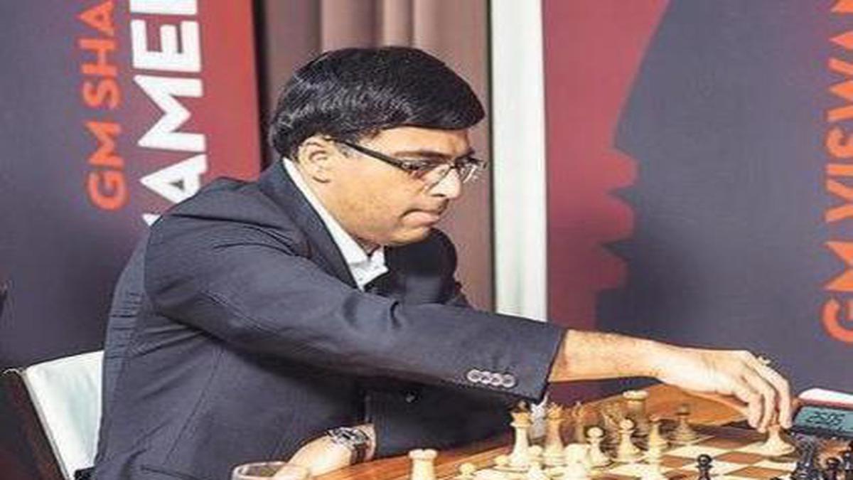 Anand settles for eighth draw in as many games, Sinquefield chess set for close finish