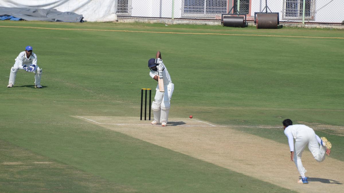 Ranji Trophy: Gnaneshwar fifty keeps Andhra level