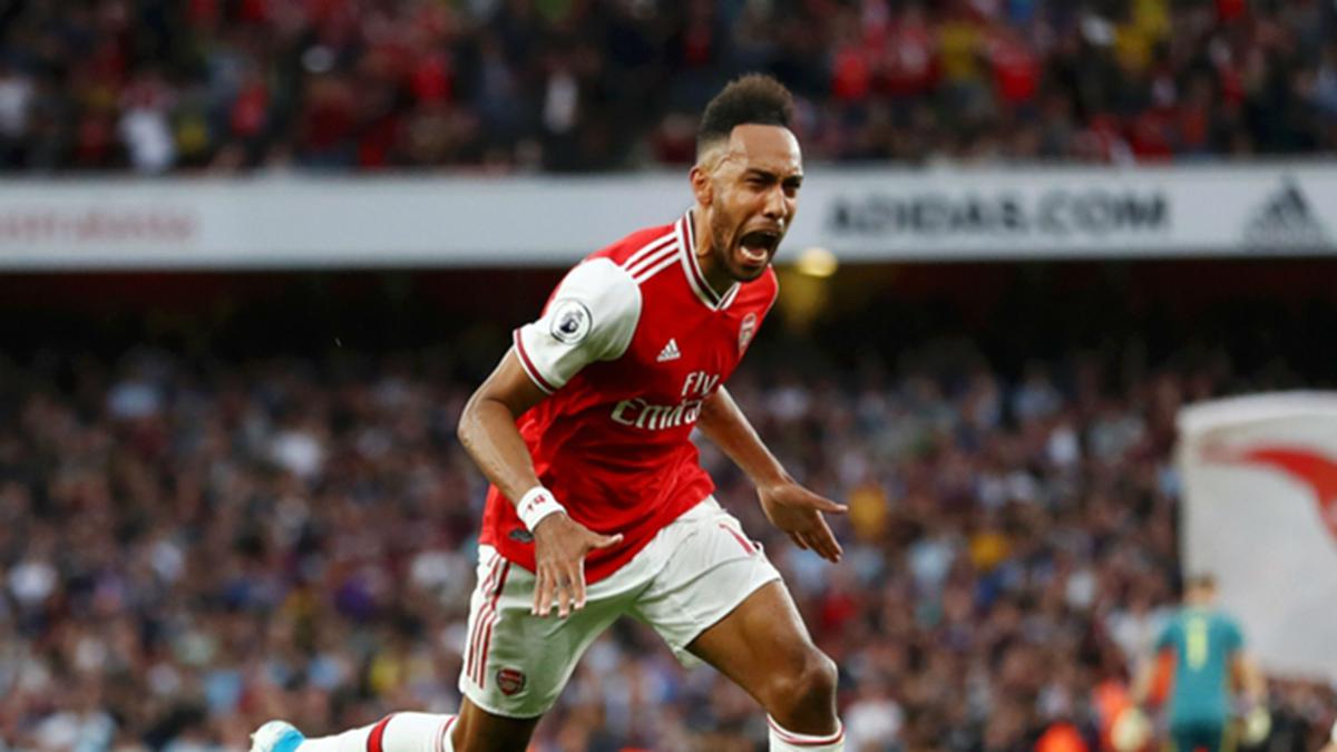 Arsenal 3-2 Aston Villa: Pierre-Emerick Aubameyang strikes late for 10-man Gunners