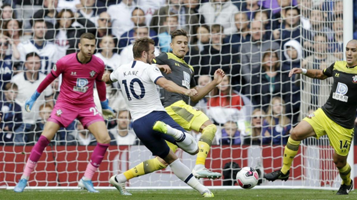 Tottenham 2-1 Southampton: Spurs prevail despite Lloris clanger