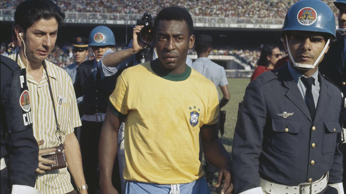 Pele's last Brazil jersey sells for 30,000 euros - Sportstar