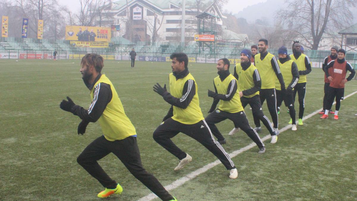 I-League: Mohun Bagan eyes top spot against favourite Real Kashmir