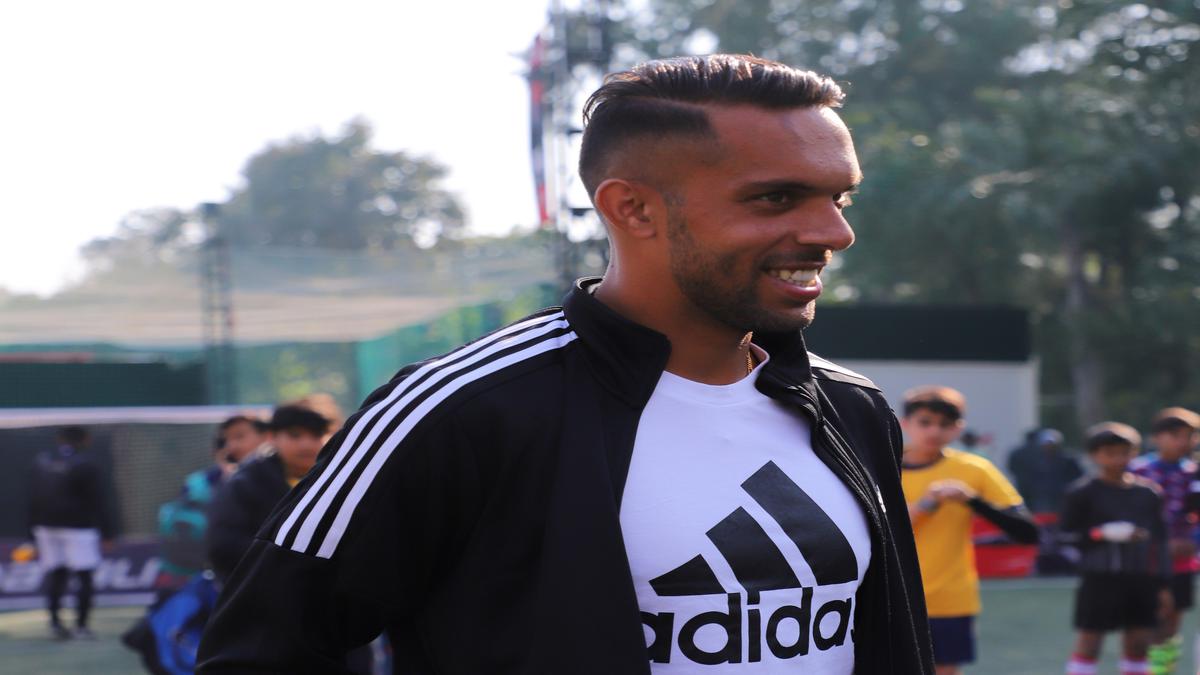 Indian football is growing in the right direction: Robin Singh