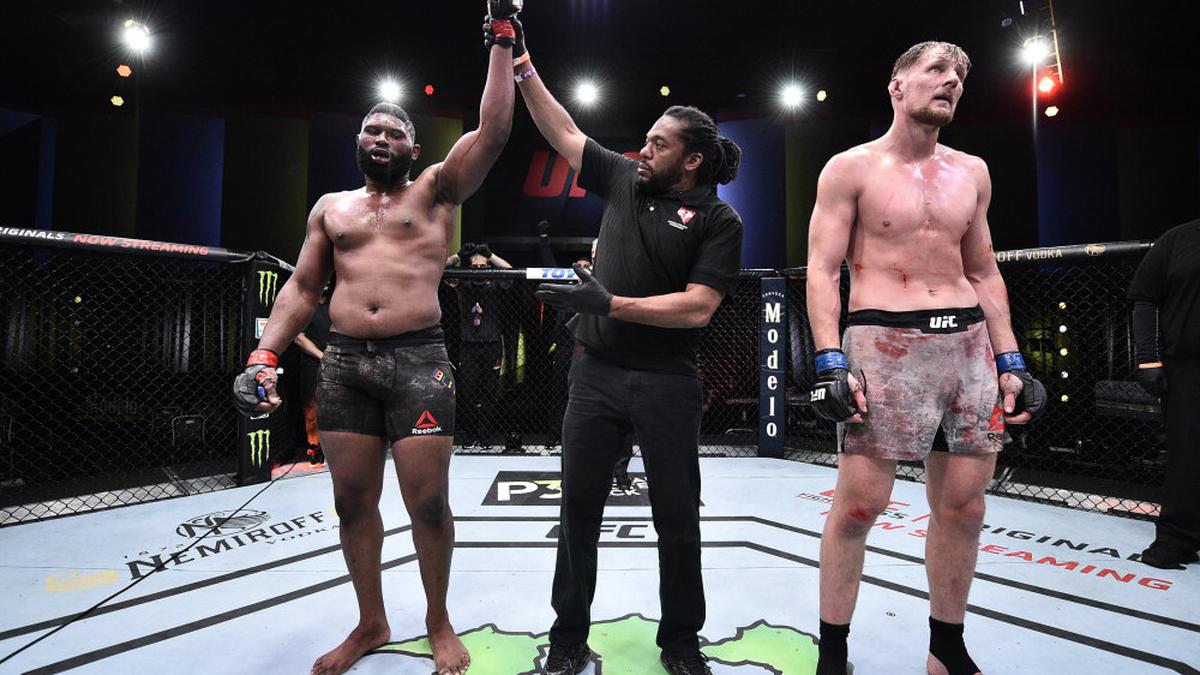 Curtis Blaydes stifles Volkov in UFC heavyweight bout