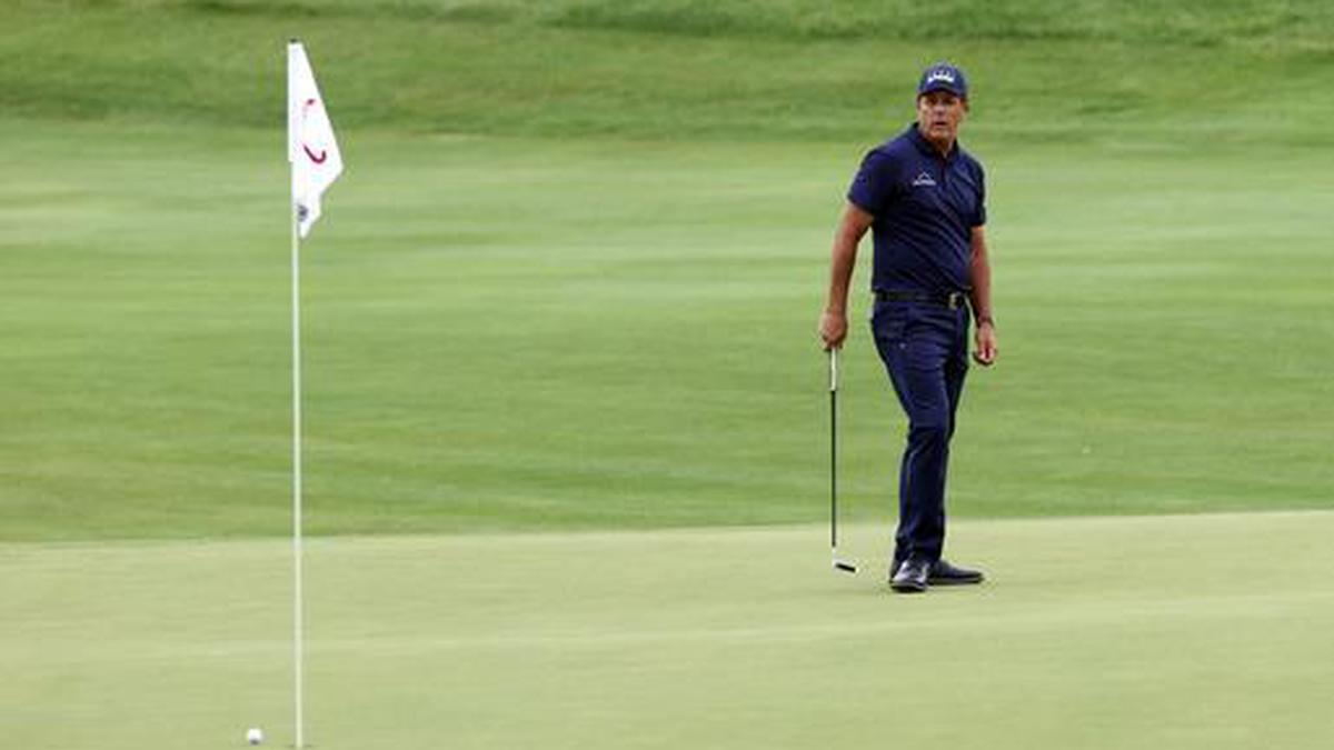 Travelers Championship: Phil Mickelson grabs one-shot lead