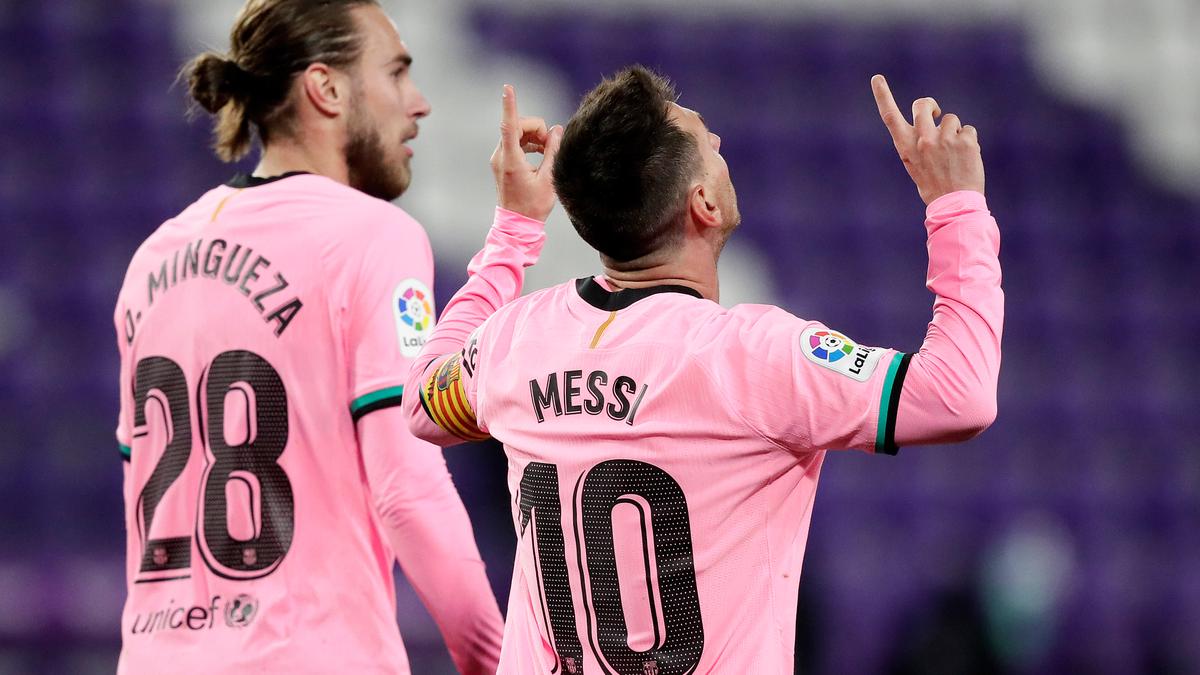 Messi surpasses Pele, leads Barca to victory at Valladolid