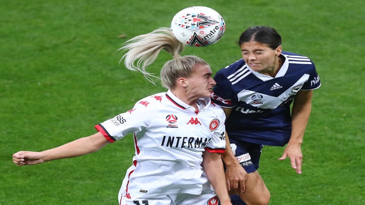 Cooney-Cross scores last-gasp corner as Melbourne win W-League Grand Final