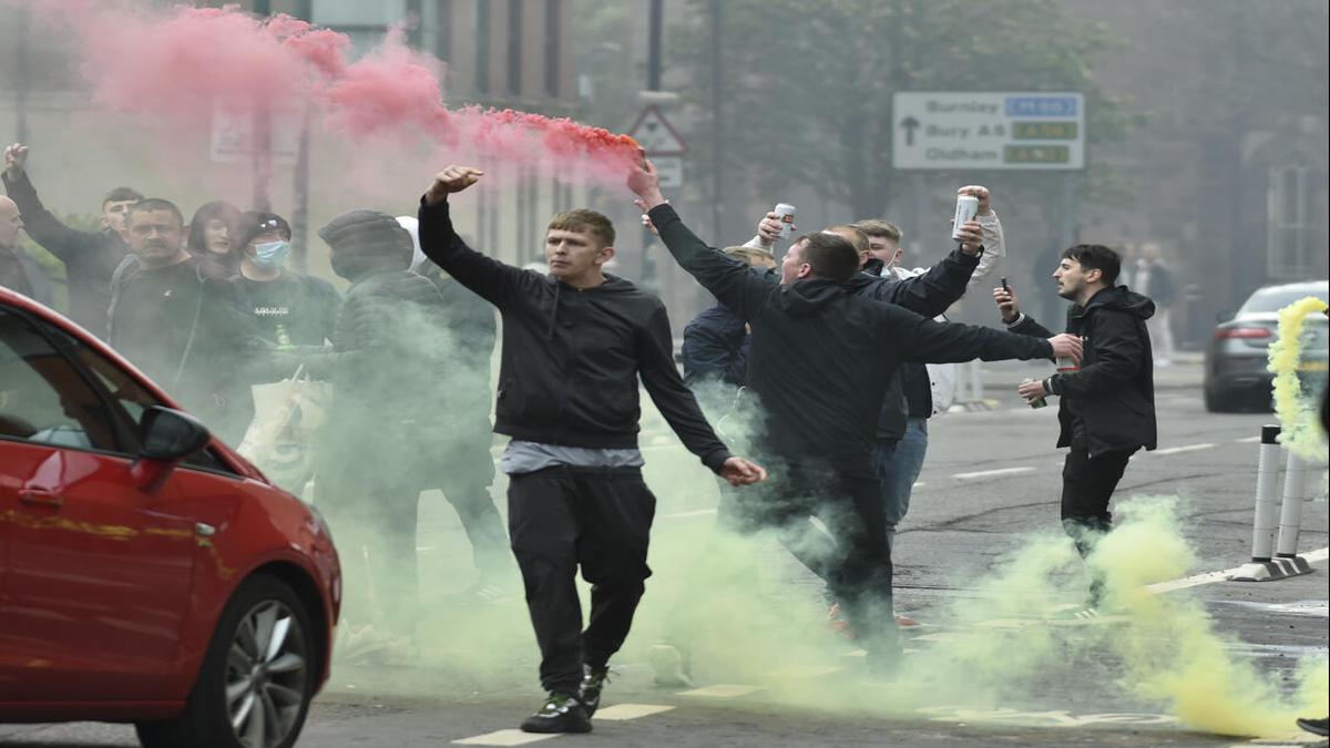 Man United works with police to identify violent protesters