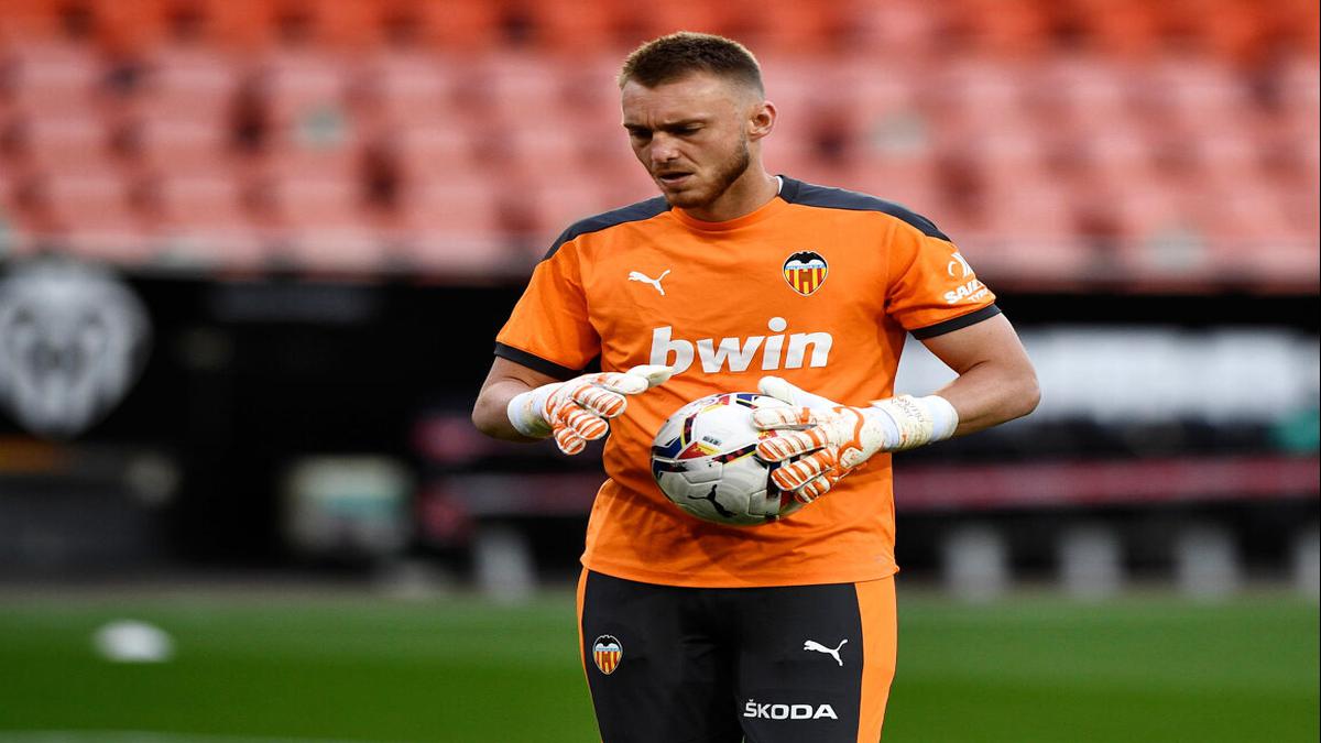 Positive COVID-19 test rules Jasper Cillessen out of Euro 2020