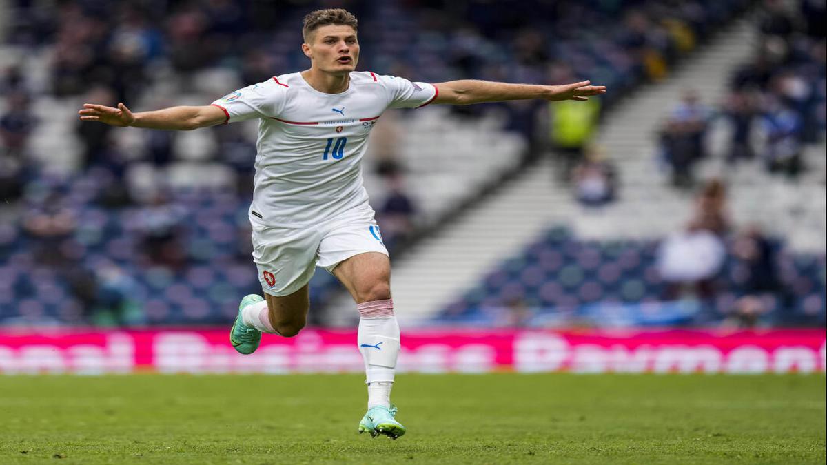 Schick scores two, including long-range stunner, to sink Scotland