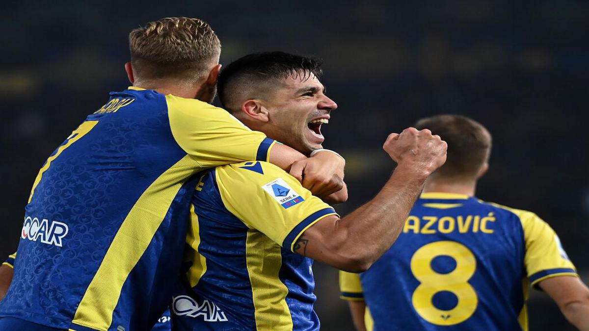 Serie A round-up: Giovanni Simeone's brace helps Verona stun Juventus