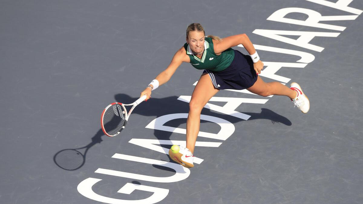 WTA Finals: Kontaveit beats Krejcikova in opener