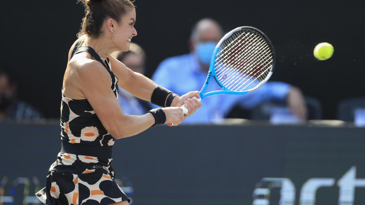 WTA Finals: Sakkari Beats Swiatek In Opening Match - Sportstar