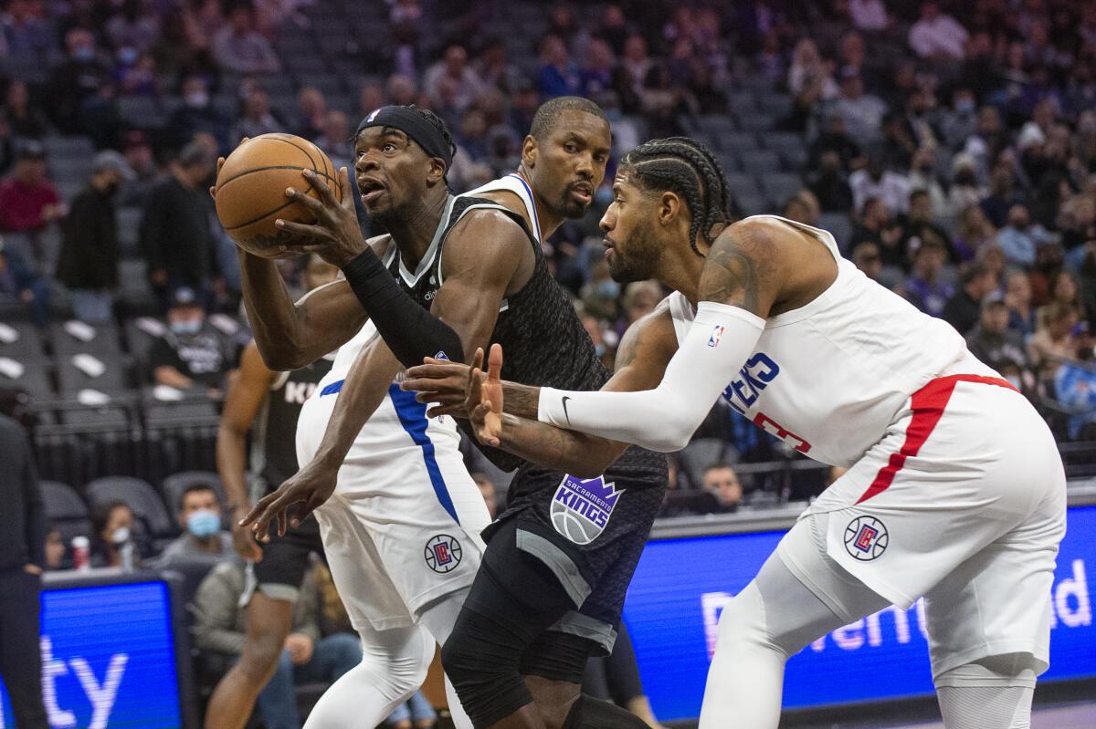 NBA roundup: De'Aaron Fox (43 points) pushes Kings past Spurs