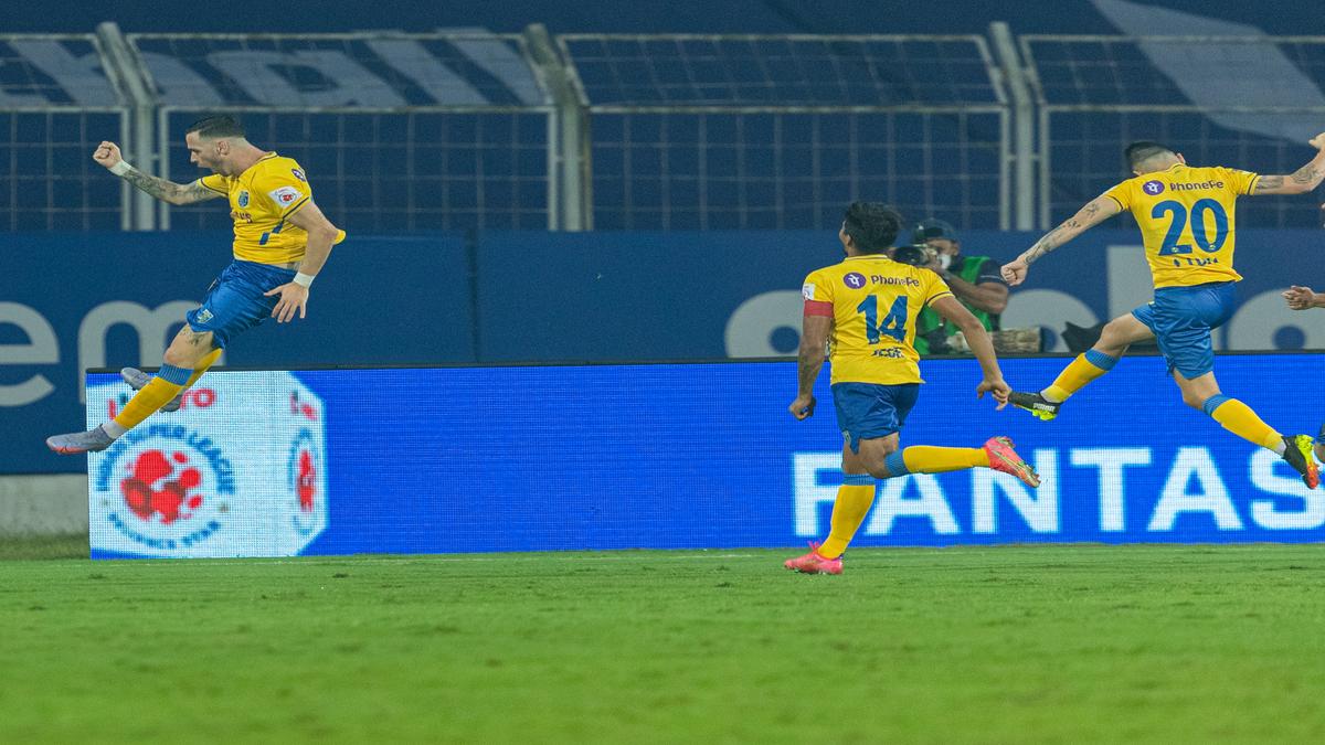 MCFC vs KBFC Live Football Score, ISL Today KBFC secures 30 victory