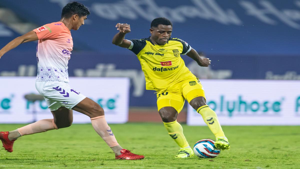 ISL 202122 Kerala Blasters' Gill set to win Golden Glove after ATK
