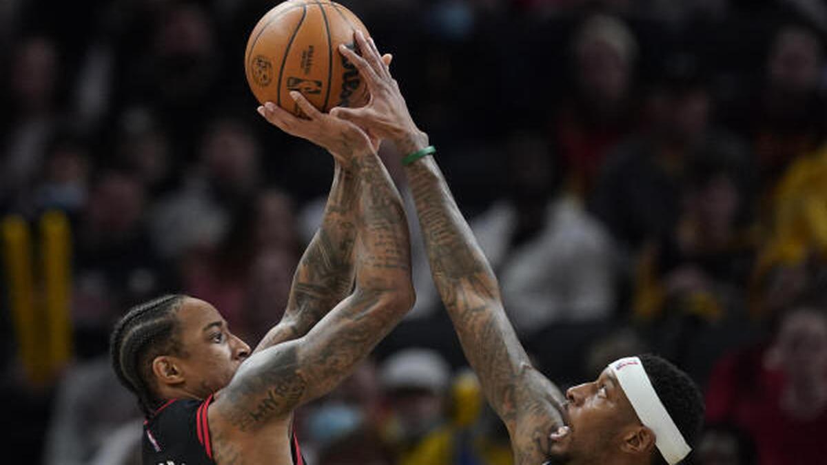 NBA roundup: DeMar DeRozan helps Bulls sink Pacers at buzzer