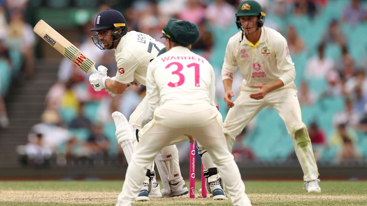 Ashes: England holds on for final-day draw at SCG