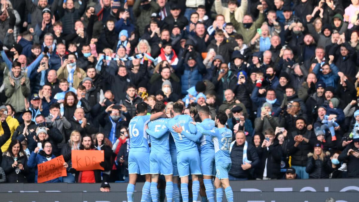 De Bruyne winner sends City 13 clear of Chelsea