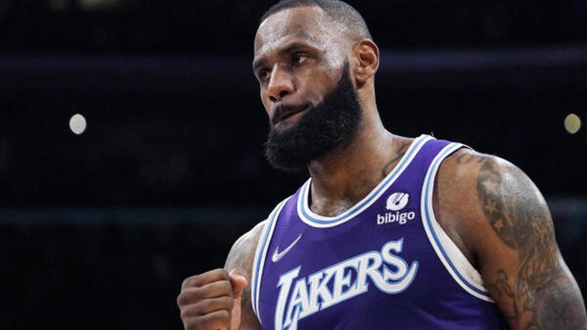 NBA roundup: LeBron James returns, Lakers rallies past Knicks in OT