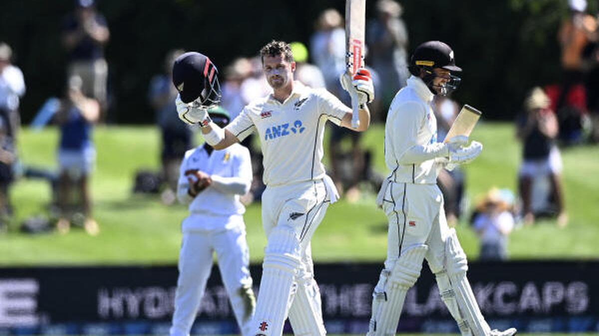 NZ v SA day 2: Nicholls' century frustrates Proteas, Kiwis firmly in control