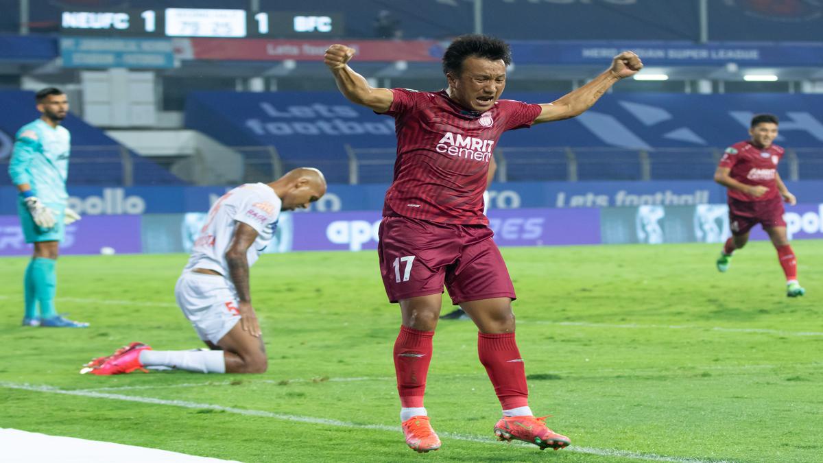 ISL 2021-22 Highlights NorthEast United FC vs Bengaluru FC: Brown, Ralte goals guides NEUFC to 2-1 win against BFC