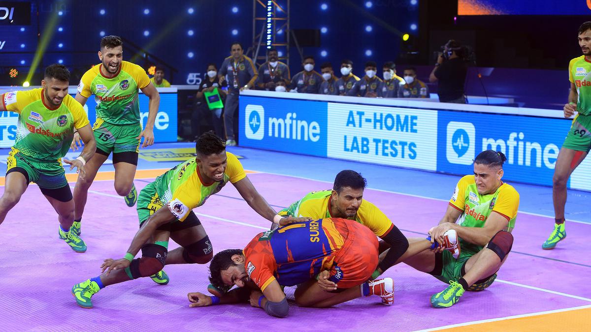 Pro Kabaddi League 8: Patna Pirates, Dabang Delhi through to final; Shadloui, Naveen shine in semifinals