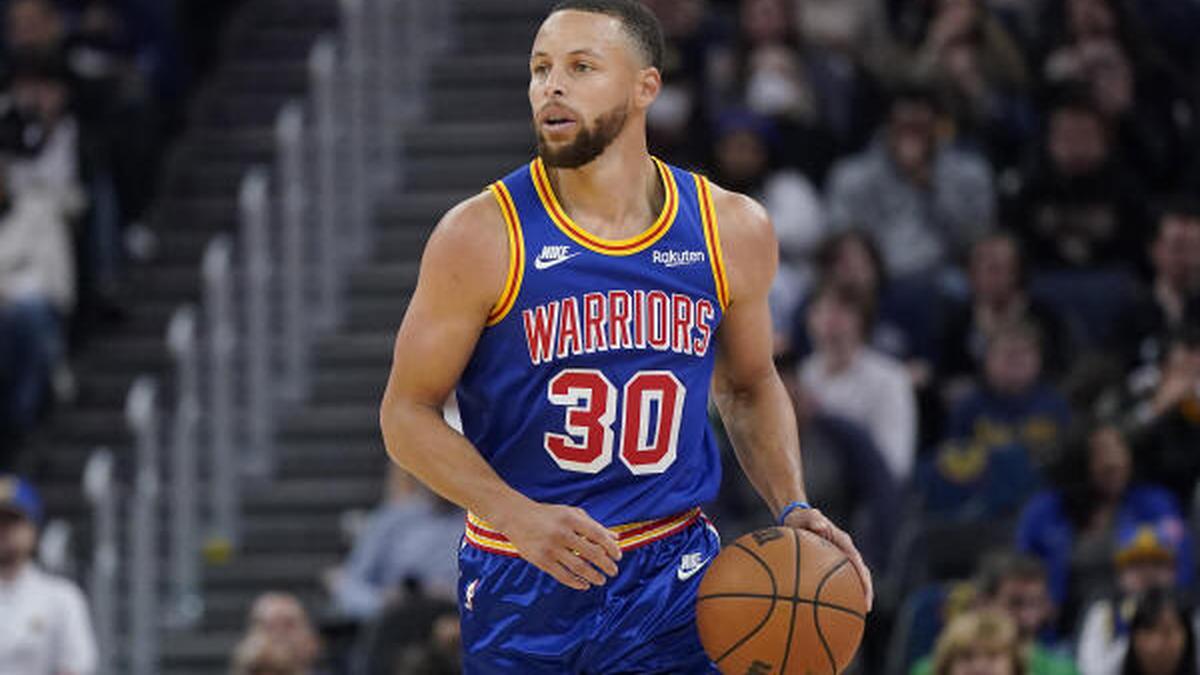 Reports: Warriors' Stephen Curry out indefinitely with foot injury