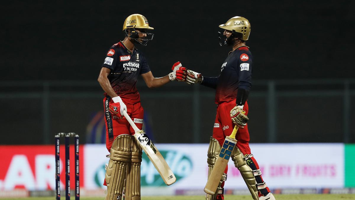 Karthik, Shahbaz sizzle as RCB hands RR first loss of IPL 2022