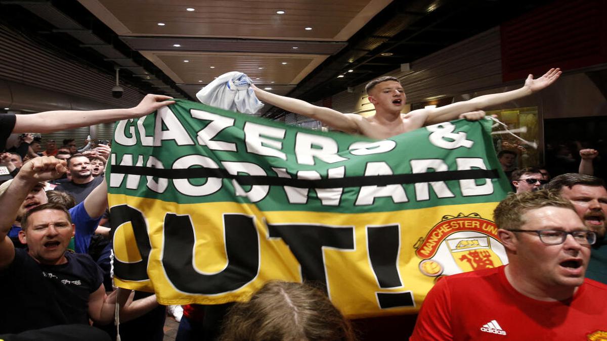 Man United supporters protest against club ownership before Norwich game