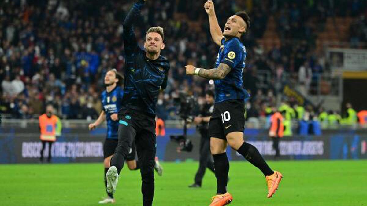 Martinez nets 2 as Inter beats Milan 3-0 to reach cup final