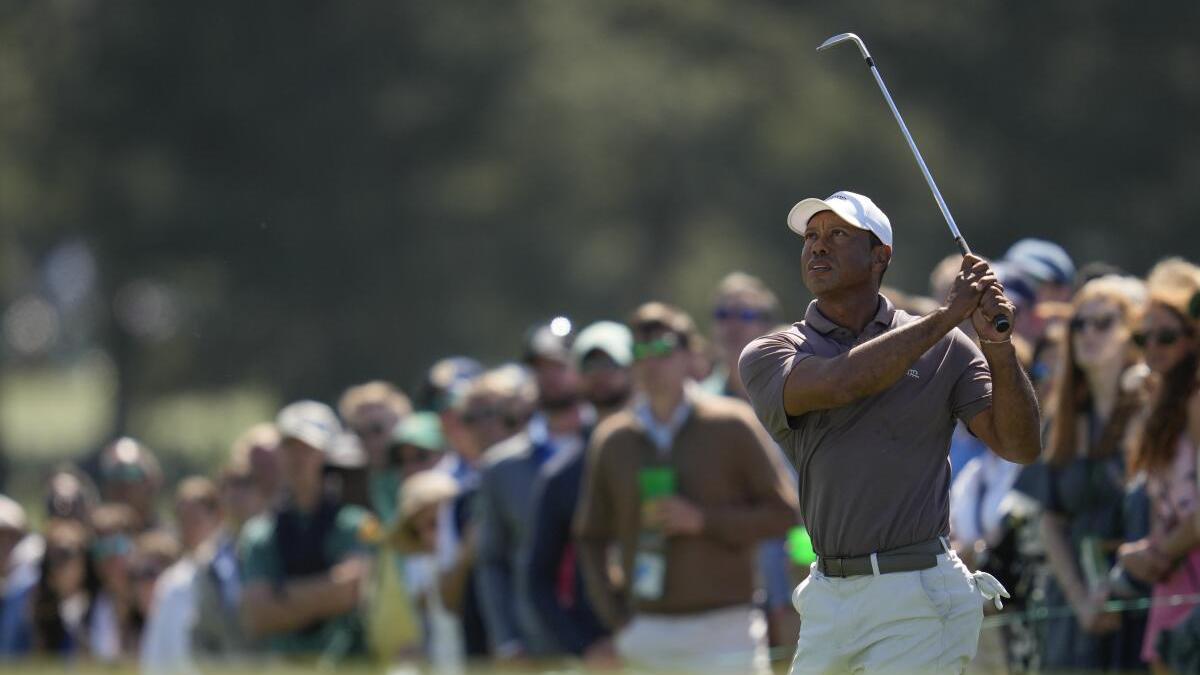 Tiger Woods sets record, makes 24th consecutive Augusta Masters cut