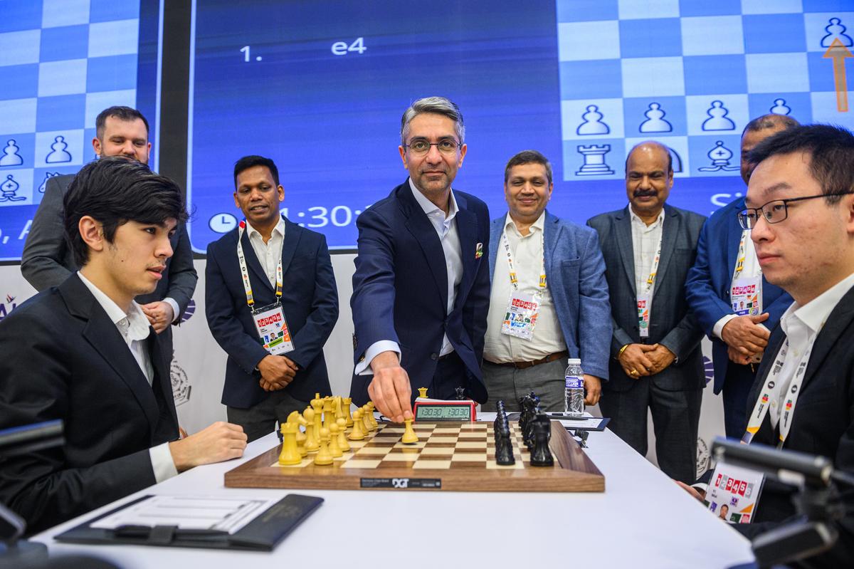 Olympic gold medallist Abhinav Bindra (centre)  made the ceremonial first move for Javokhir Sindarov (left), taking the ‘e’ pawn two squares forward. 