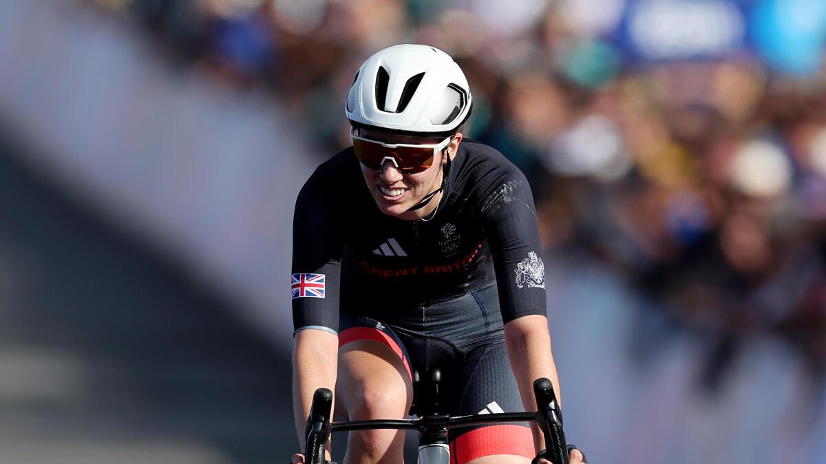 Britain’s Georgi fractures neck in Tour de France Femmes crash