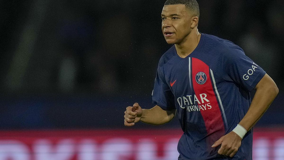 Kylian Mbappe tells PSG officials he plans to leave when contract expires in June - reports