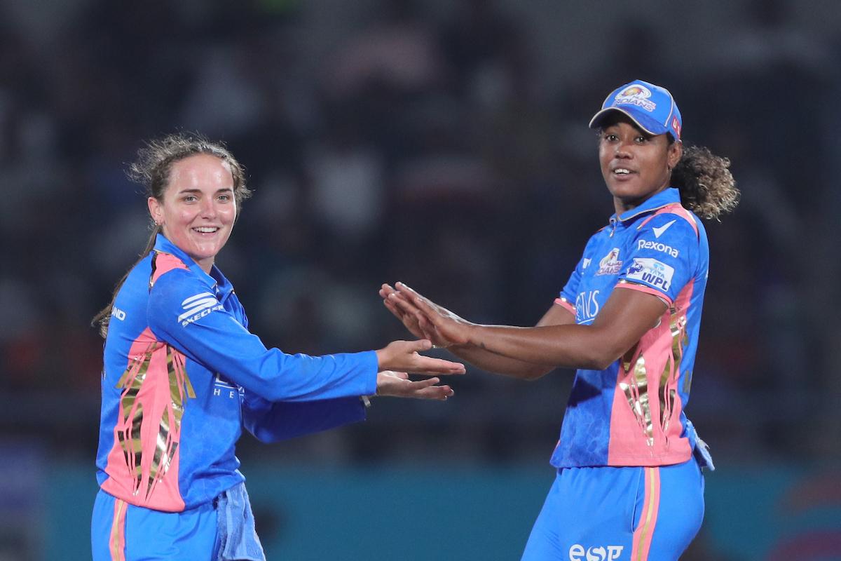 Amelia Kerr and Hayley Matthews of Mumbai Indians 