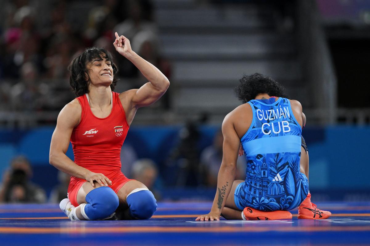 Shocking twist: In Paris, Vinesh Phogat was disqualified from the women’s 50kg wrestling final for exceeding the weight limit by 100 grams, despite defeating reigning Olympic champion Yui Susaki en route to the final.