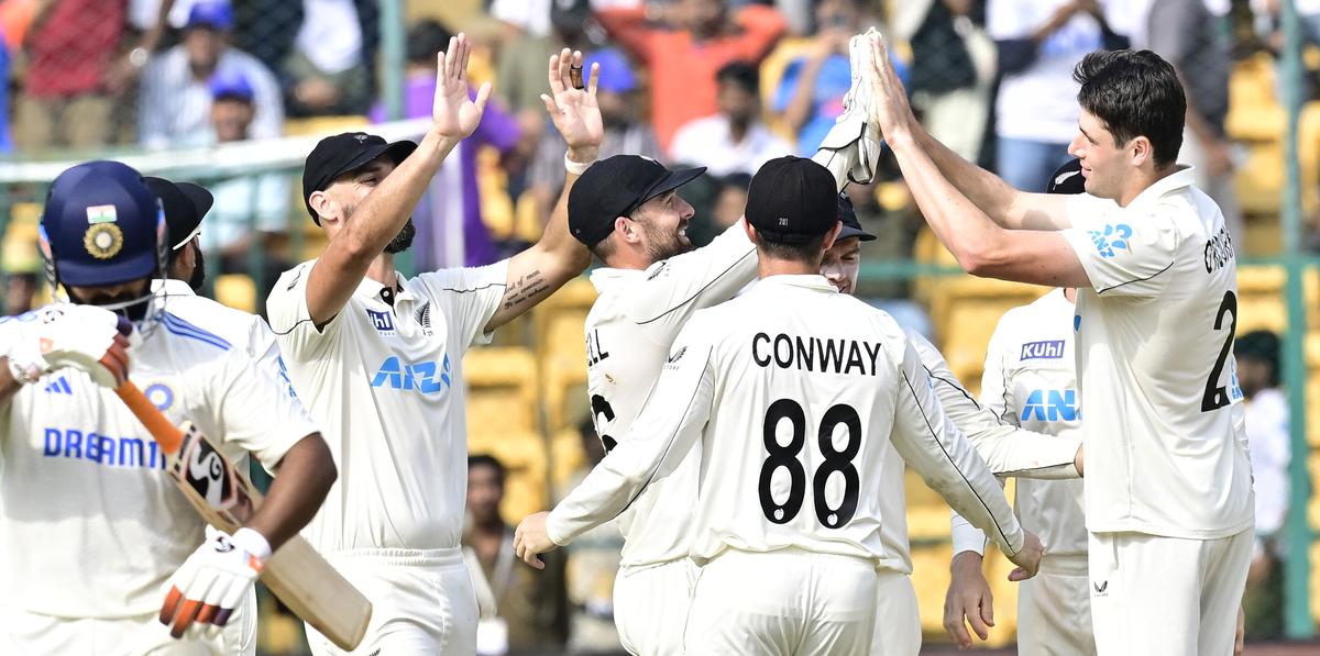 New Zealand celebrates the wicket of Pant, who fell agonisingly short of his century on Day 4 at the M.Chinnaswamy Stadium(KSCA), in Bengaluru.