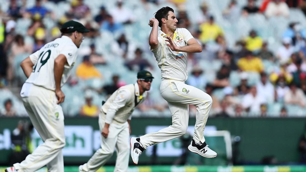 Who were the highest wicket takers in Ashes 2021-22?