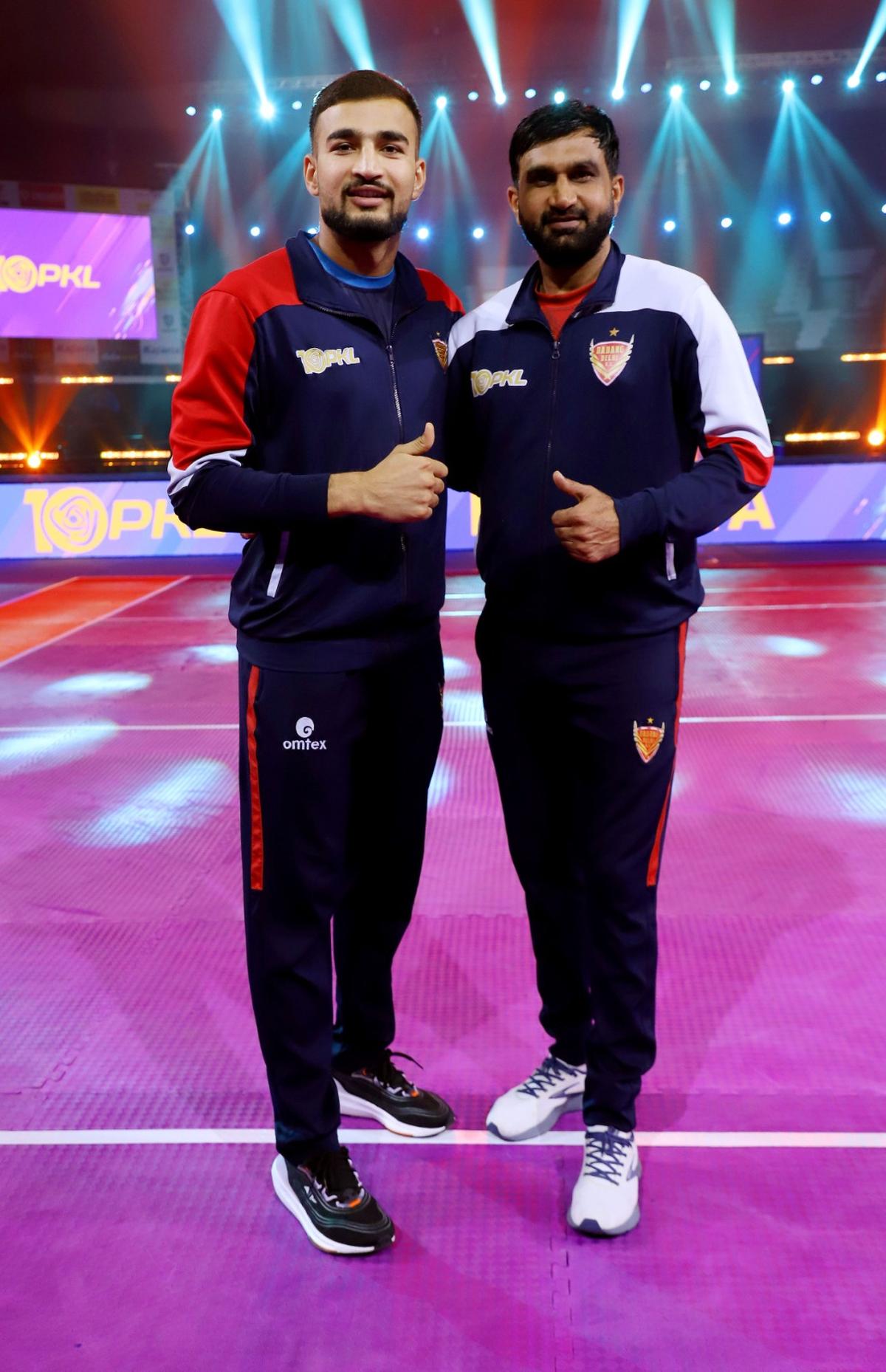 Ashu Malik and Joginder Narwal (r). 