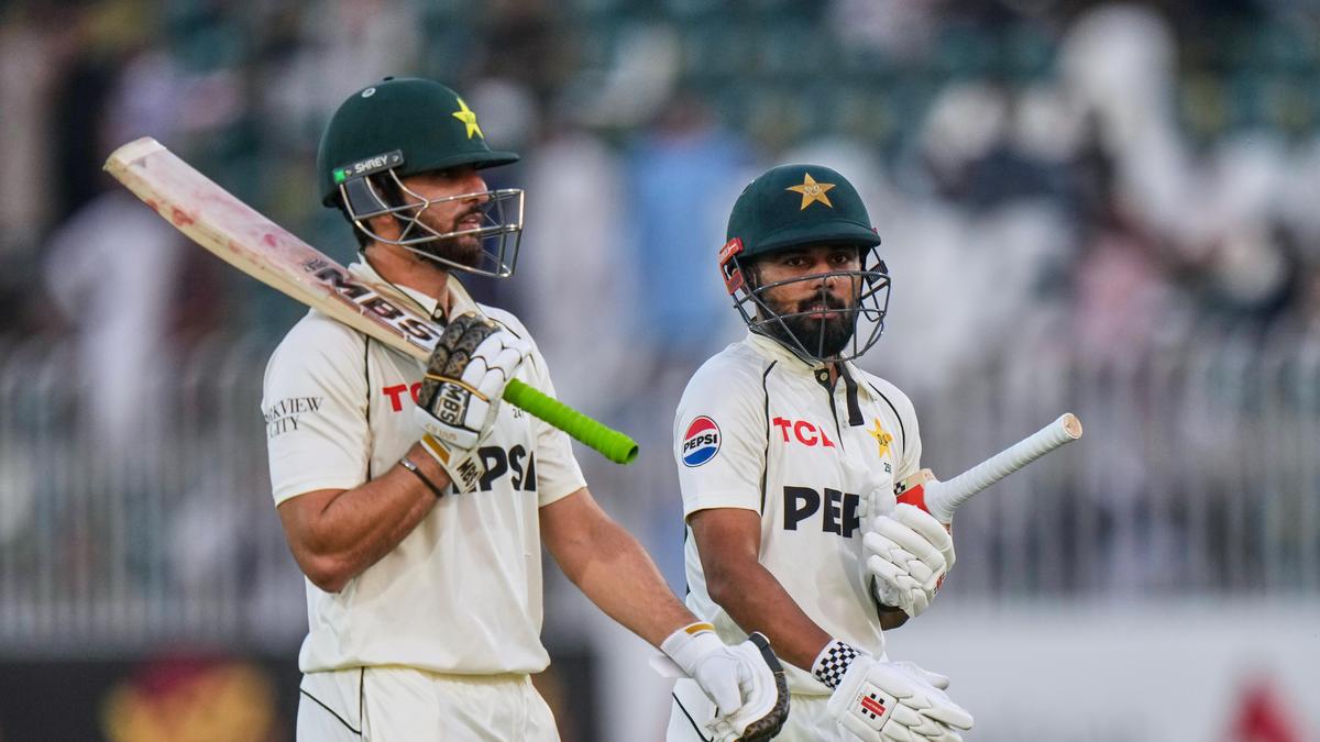 PAK vs SA LIVE, 2nd Test Day 2: Pakistan looks to build on vs South Africa