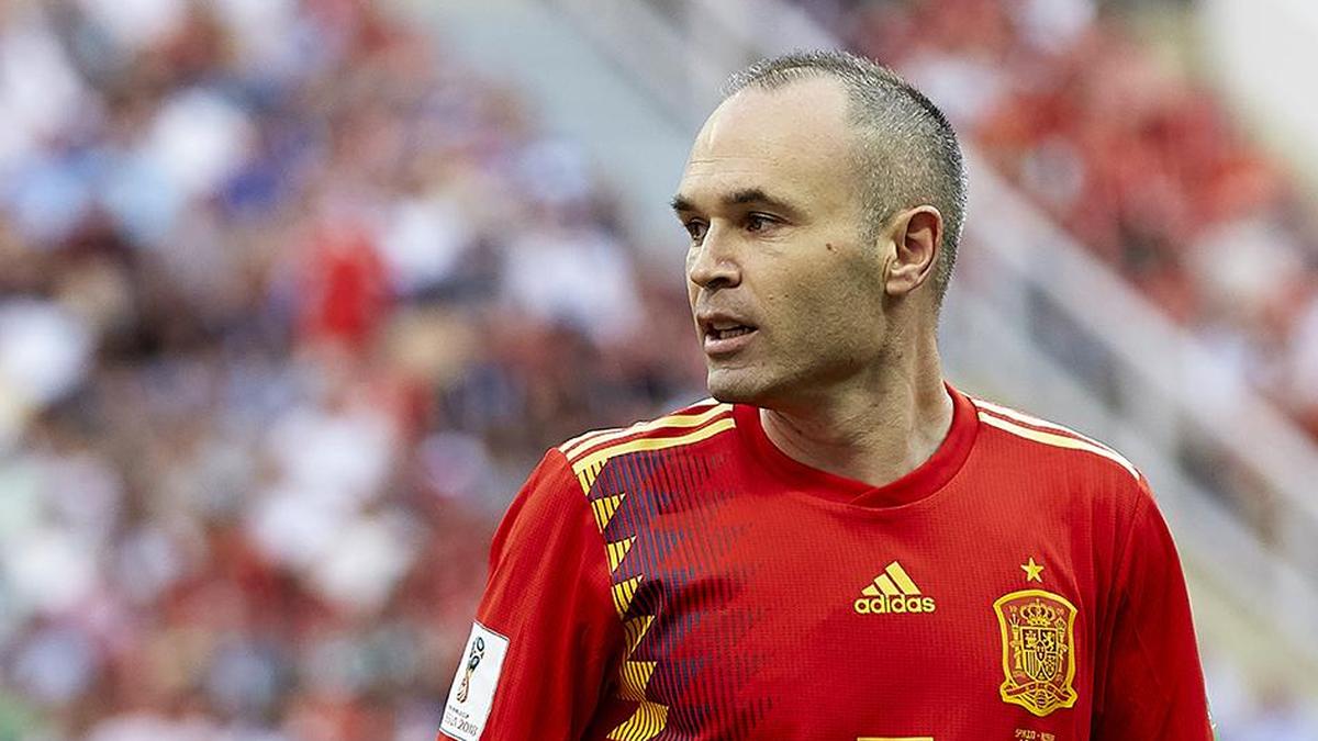 Andres Iniesta a signé avec le club de deuxième division des Émirats arabes unis Gulf United pour son premier poste d’entraîneur.